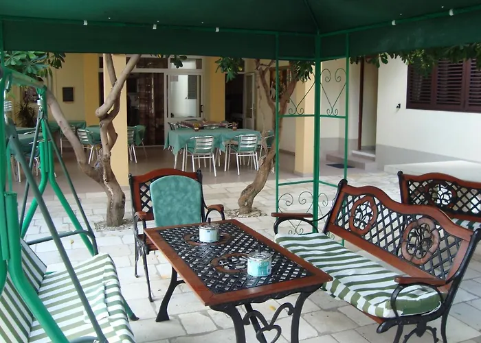 Quadruple Pag 11487b Pag Town