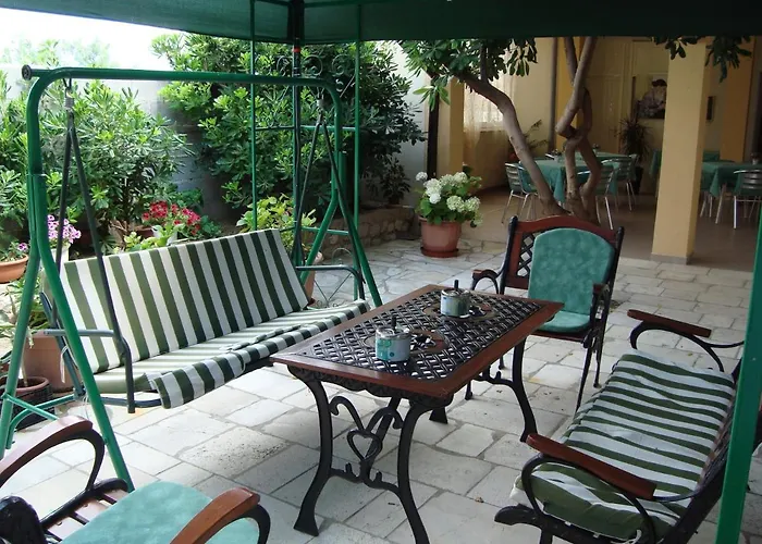 Quadruple Pag 11487b Vendégház