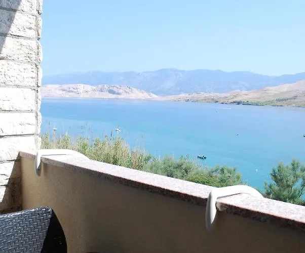 Quadruple Pag 11487b 3* Pag Town