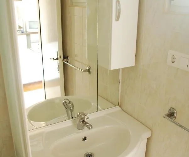 Quadruple Pag 11487b 3* Pag Town